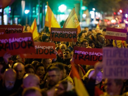 DVD1186 (10-11-2023) MAdrid.  Manifestación contra el PSOE frente a la sede del partido en la calle Ferraz por el pacto con Junts y la futura ley de amnistia. © Samuel Sánchez