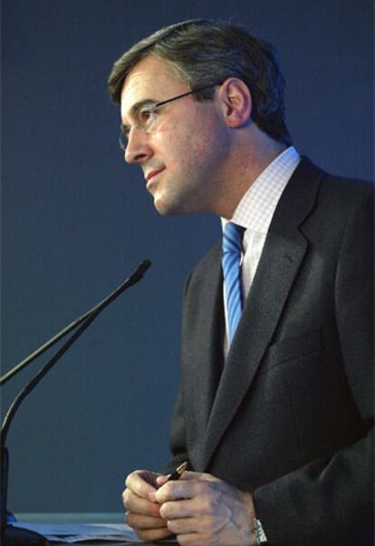 Ángel Acebes, durante la rueda de prensa que ha ofrecido en Madrid tras la reunión del Comité de Dirección popular.