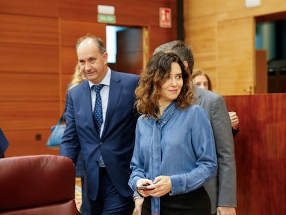 La presidenta de la comunidad de Madrid, Isabel Díaz Ayuso, antes de la sesión de control del pleno de la Asamblea de Madrid celebrado este jueves.