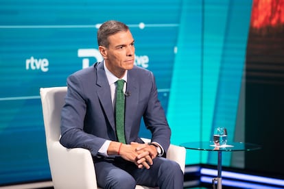 El presidente del Gobierno, Pedro Sánchez, durante su entrevista en RTVE el lunes por la noche.