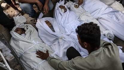 Víctimas de los ataques de Israel, en el hospital Al Shifa de Gaza, el martes.