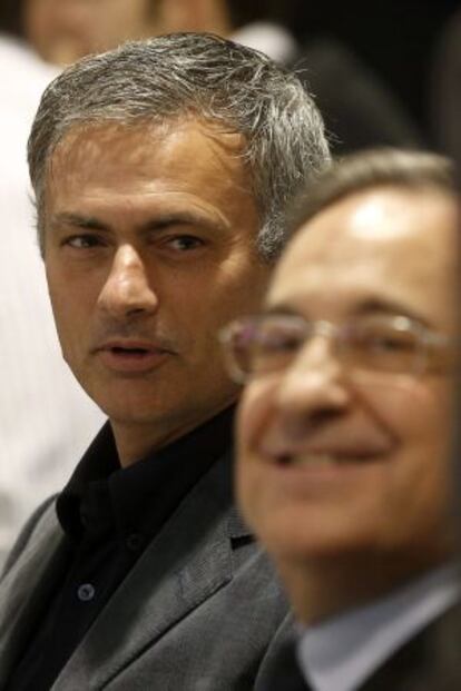 José Mourinho y, a su izquierda, Florentino Pérez