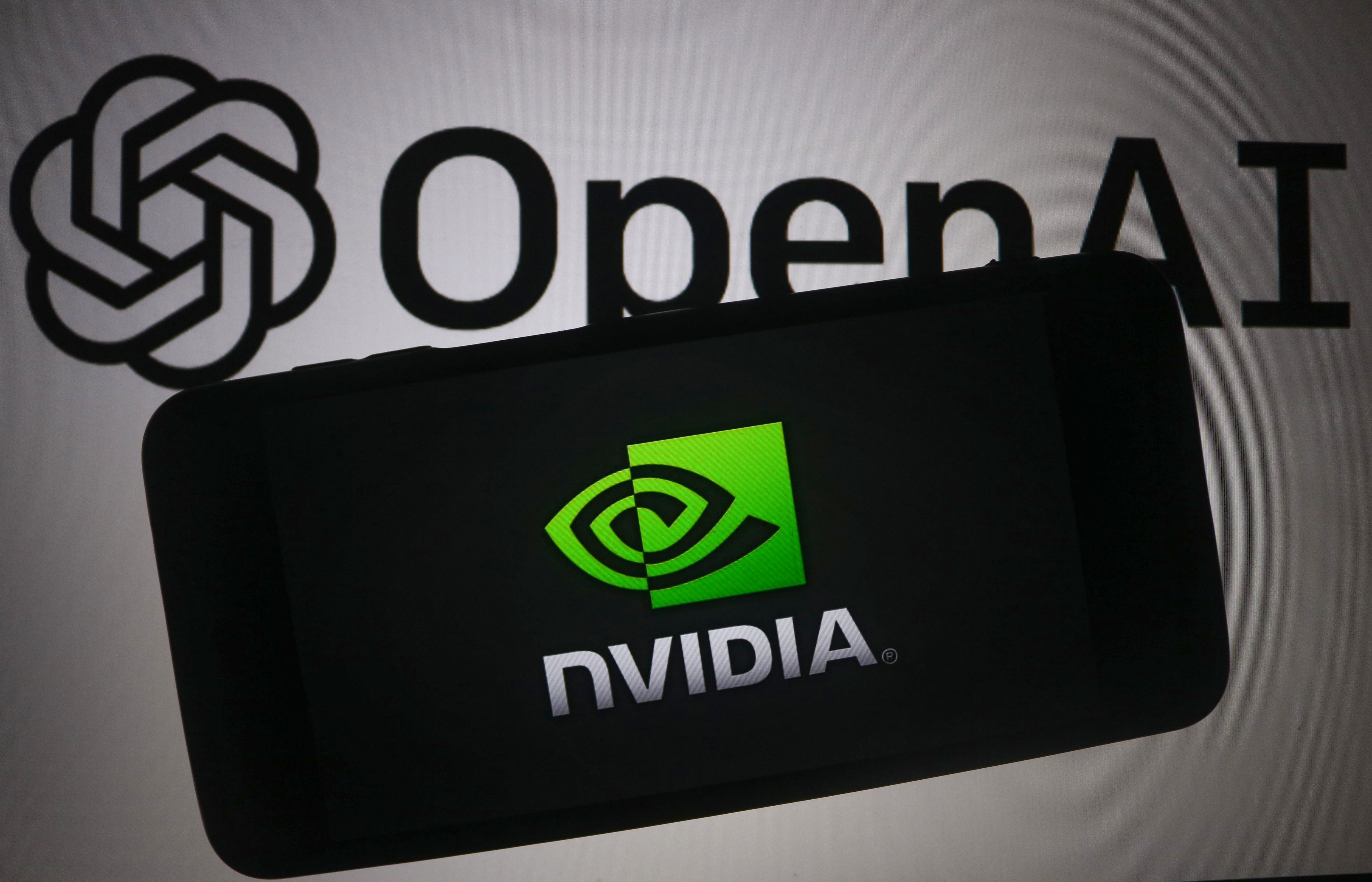 Logotipos de OpenAI y Nvidia.