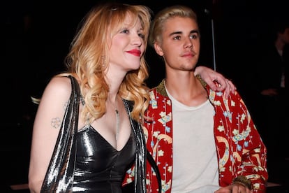 Courtney Love y Justin Bieber en el ‘front row’ de un desfile de Saint Laurent.