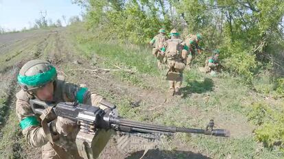 Soldados ucranios de la 3ª Brigada de Asalto, en su posición en Bajmut, en una foto facilitada por las Fuerzas Armadas de Ucrania. 