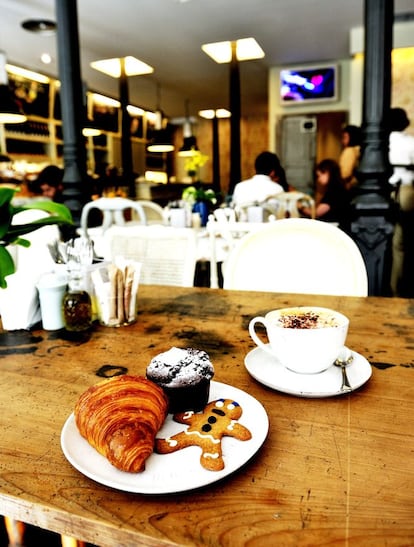 Cruasanes, muffins y galletas de jenjibre. Una merienda de lujo en Mama Framboise, en el número 23 de la calle de Fernando VI.