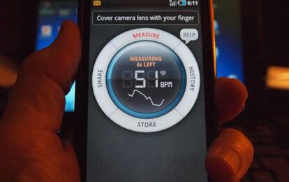 Tomarse el pulso es posible con solo poner un dedo delante de la c&aacute;mara de un m&oacute;vil gracias a la aplicaci&oacute;n Measure.