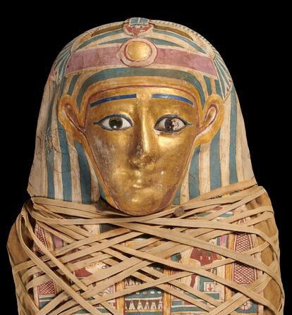 Una momia de la exposición sobre cuerpos embalsamados de Egipto que se puede ver en CaixaForum de Madrid y viajará en noviembre a CaixaForum Barcelona y en mayo de 2023 a Sevilla.