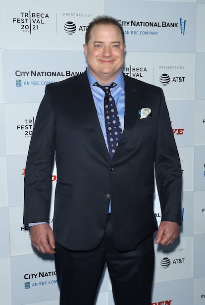 Brendan Fraser fotografiado en junio d 2021 en Nueva York. Su cambio de peso, al contrario que el de otras estrellas que llenan portadas de tabloides y enlaces de revistas rosas, se debe a su preparación para el papel protagonista de la última película de Darren Aronofsky, 'The Whale'.