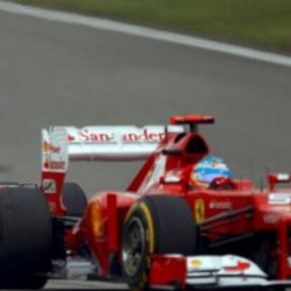 En primera línea, el Ferrari de Fernando Alonso durante el Gran Premio de China