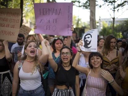 Concentración en Sevilla este miércoles  en protesta por la libertad condicional a los miembros de La Manada.
 