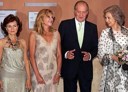 De izquierda a derecha, la ministra de Cultura, Carmen Calvo, Carmen Thyssen-Bornemisza y los Reyes de España, en la inauguración del museo.