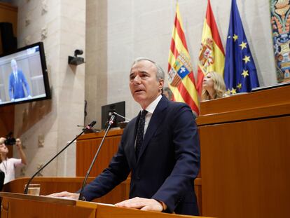 El candidato del PP a la Presidencia de Aragón, Jorge Azcón, durante su discurso de investidura ante las Cortes regionales este miércoles.