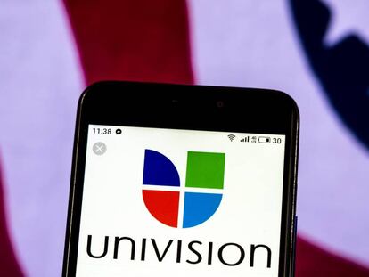 El logotipo de Univisión en un móvil. 
