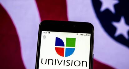 El logotipo de Univisión en un móvil. 