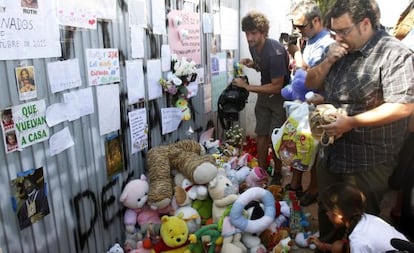 Concentraci&oacute;n, el pasado viernes, a las puertas de la finca Las Quemadillas en recuerdo de Ruth y Jos&eacute;