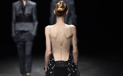 Una modelo en un desfile de Haider Ackermann en París en 2012.
