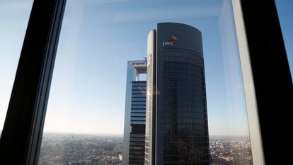 Torres Cepsa y PwC, en el paseo de la Castellana, en Madrid.