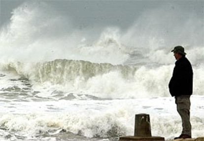 Una de las playas de Denia (Alicante), azotada por el temporal.