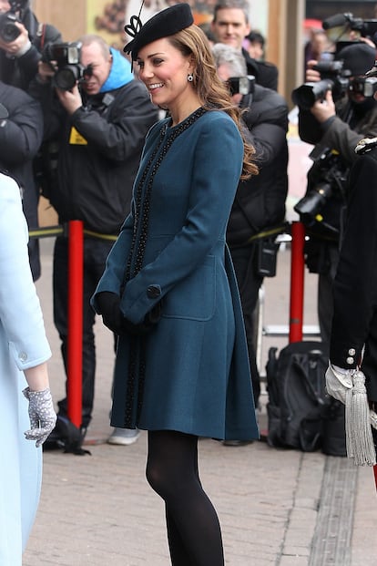 En esta ocasión Catalina escogió un diseño azul de Malene Birger. Una prenda cómoda y favorecedora.