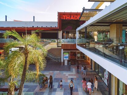 Interior del centro comercial Thader en Murcia