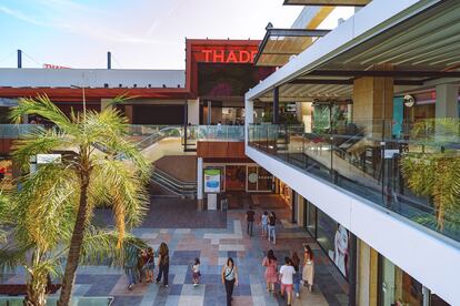 Interior del centro comercial Thader en Murcia