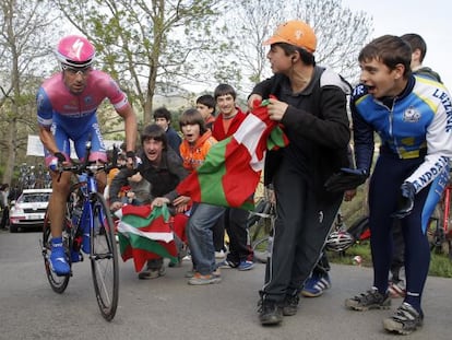 Vila, en una contrarreloj en la Vuelta al País Vasco.