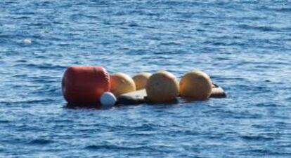 El IXV flotando en el océano Pacífico a la espera de ser subido al buque ´Nos Aries´.