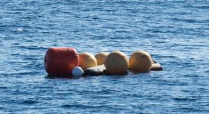 El IXV flotando en el oc&eacute;ano Pac&iacute;fico a la espera de ser subido al buque &acute;Nos Aries&acute;.