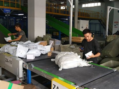 Trabajadores de Aliexpress, en Hangzhou (China)