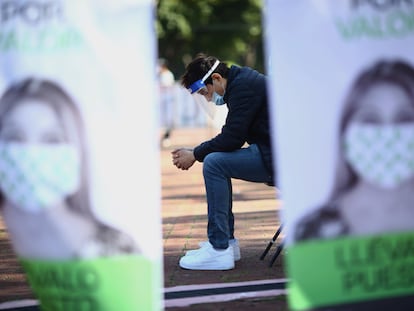 Un hombre con mascarilla en la Ciudad de México.