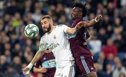 Benzema, defendido por Aidoo.