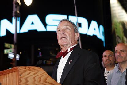 El alcalde de Nueva York, Michael Bloomberg, tuvo que abandonar una cena de gala con corresponsales extranjeros en la Casa Blanca para hacer frente a la emergencia. Afirma que esto es un recordatorio de la amenaza constante que pesa sobre la ciudad