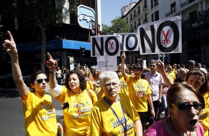 Funcionarios de justicia, durante las protestas por los recortes.