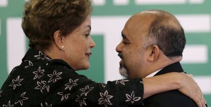 Dilma Rousseff y George Hilton,durante un acto a mediados de marzo.