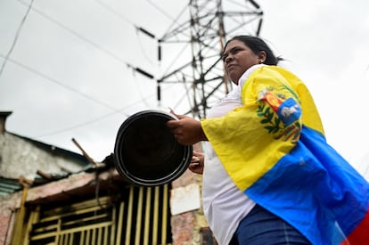 El cacerolazo espontáneo encendió Caracas, principalmente en sectores populares, donde no se creen los resultados de las elecciones.