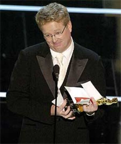 Parece que no ha ganado un premio, pero Andrew Stanton se ha llevado el Oscar a la mejor película de animación, la divertida <i>Buscando a Nemo</i>, aventuras de un pececillo que debe evitar los peligros del mar.