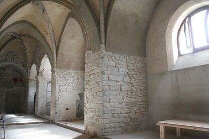 Capillas laterales de la iglesia de Sant Pere de Ripoll, donde se han localizado 40 dragones pintados en el siglo XVI.