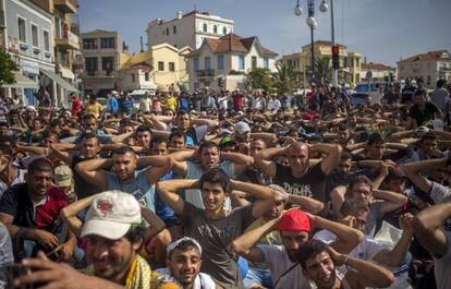 Refugiados protestan en Lebos para agilizar los trámites de asilo.