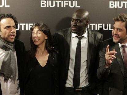 De izquierda a derecha, González Iñárritu, Maricel Álvarez, Cheick Ndiaye, Javier Bardem y Eduard Fernández, en el estreno<i>. /</i>