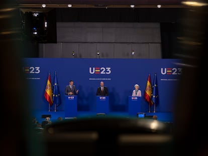 Rueda de prensa oficial posterior a la reunión del Consejo Europeo Informal (EUCO), el pasado 6 de octubre, en la que ha participado el presidente del Gobierno de España entonces en funciones, Pedro Sánchez, el presidente el Consjeo Europeo, Charles Michel y la presidenta de la Comisión Europea, Ursula Von Der Leyen.