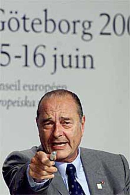 <font size="2"><b>La UE confía en conseguir la ampliación en 2002</font></b><br>En la foto, Jacques Chirac, durante una intervención ante la prensa en Gotemburgo.