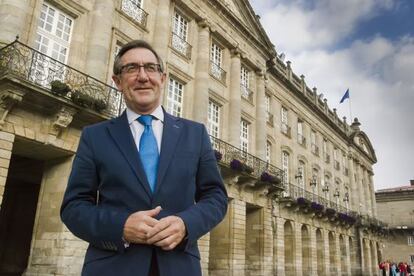 El alcalde de Santiago en la plaza del Obradoiro