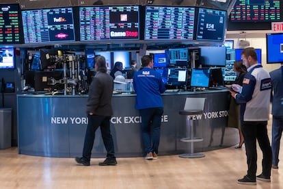 Operadores en la Bolsa de Nueva York, en una imagen de archivo.