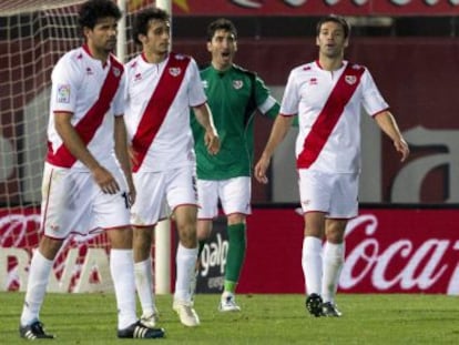 Los jugadores del Rayo, cariacontecidos tras un gol del Mallorca