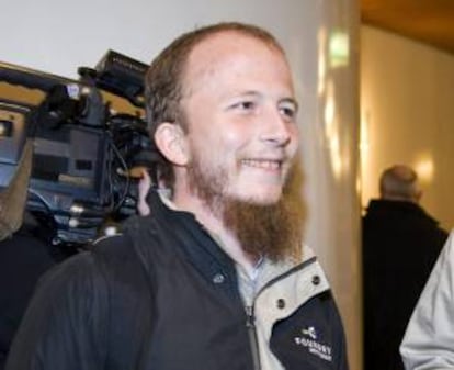 En la imagen, de uno de los fundadores del página de descargas "The Pirate Bay", Gottfrid Svartholm Warg, en Estocolmo, Suecia. EFE/Archivo