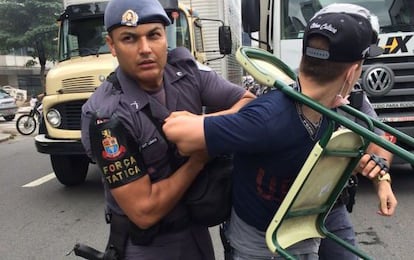 Estudante menor de idade é detido em manifestação em SP.