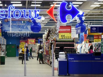 Amundi pone a la venta una cartera de hipermercados de Carrefour por 200 millones