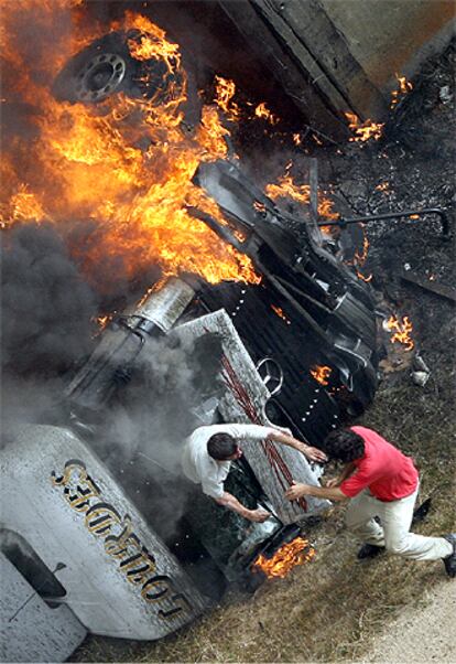 Vicente Sánchez, en el momento de sacar al camionero.