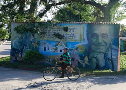 Mural con la imagen de Gabriel García Márquez en Aracataca (Colombia)